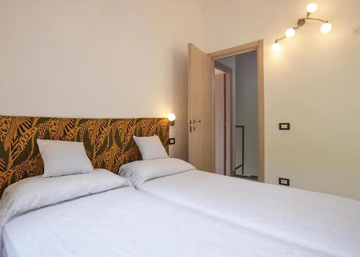 La Casa Gialla * Framura